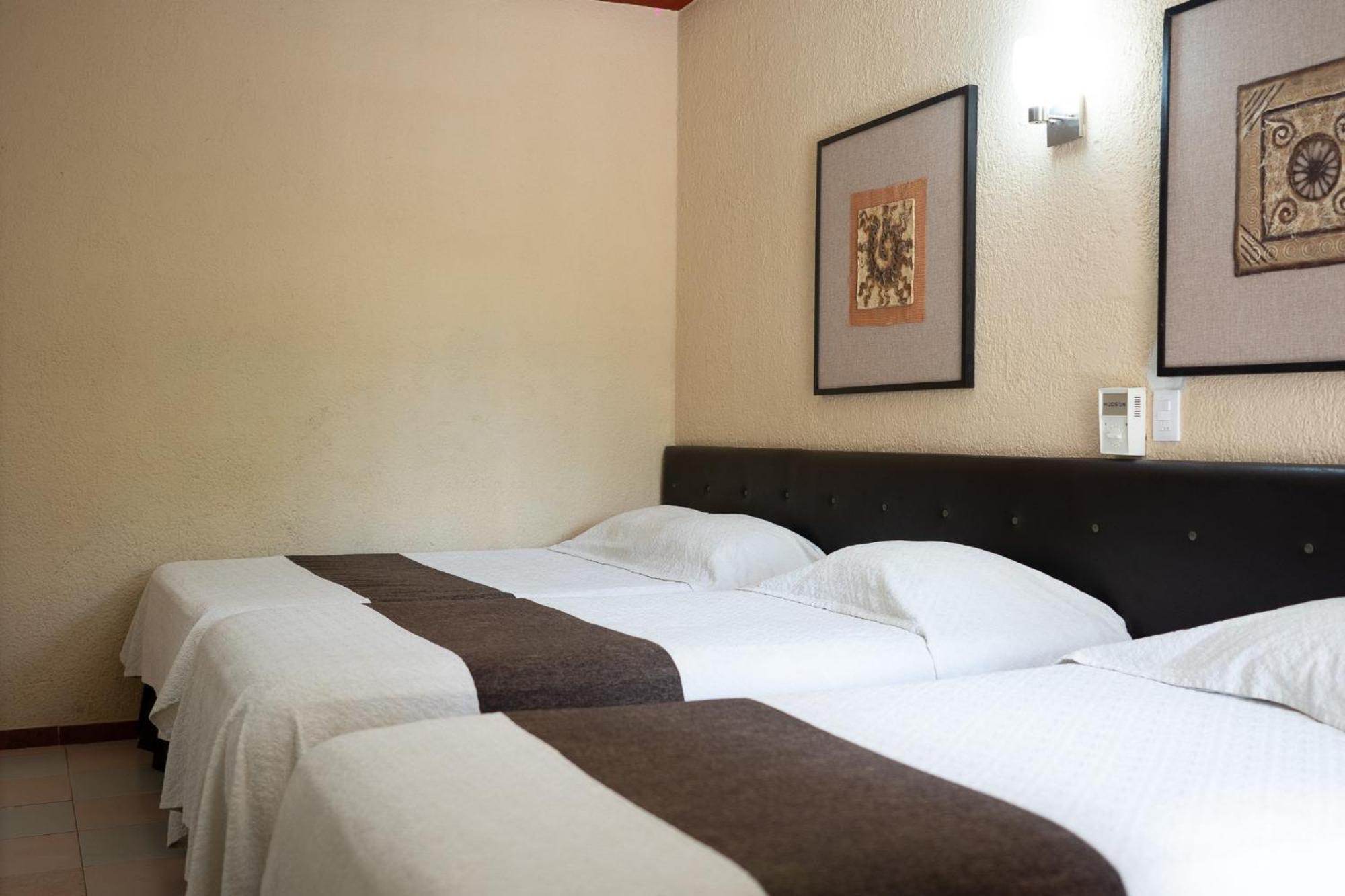 Hotel Maria De La Luz Valladolid  Ngoại thất bức ảnh