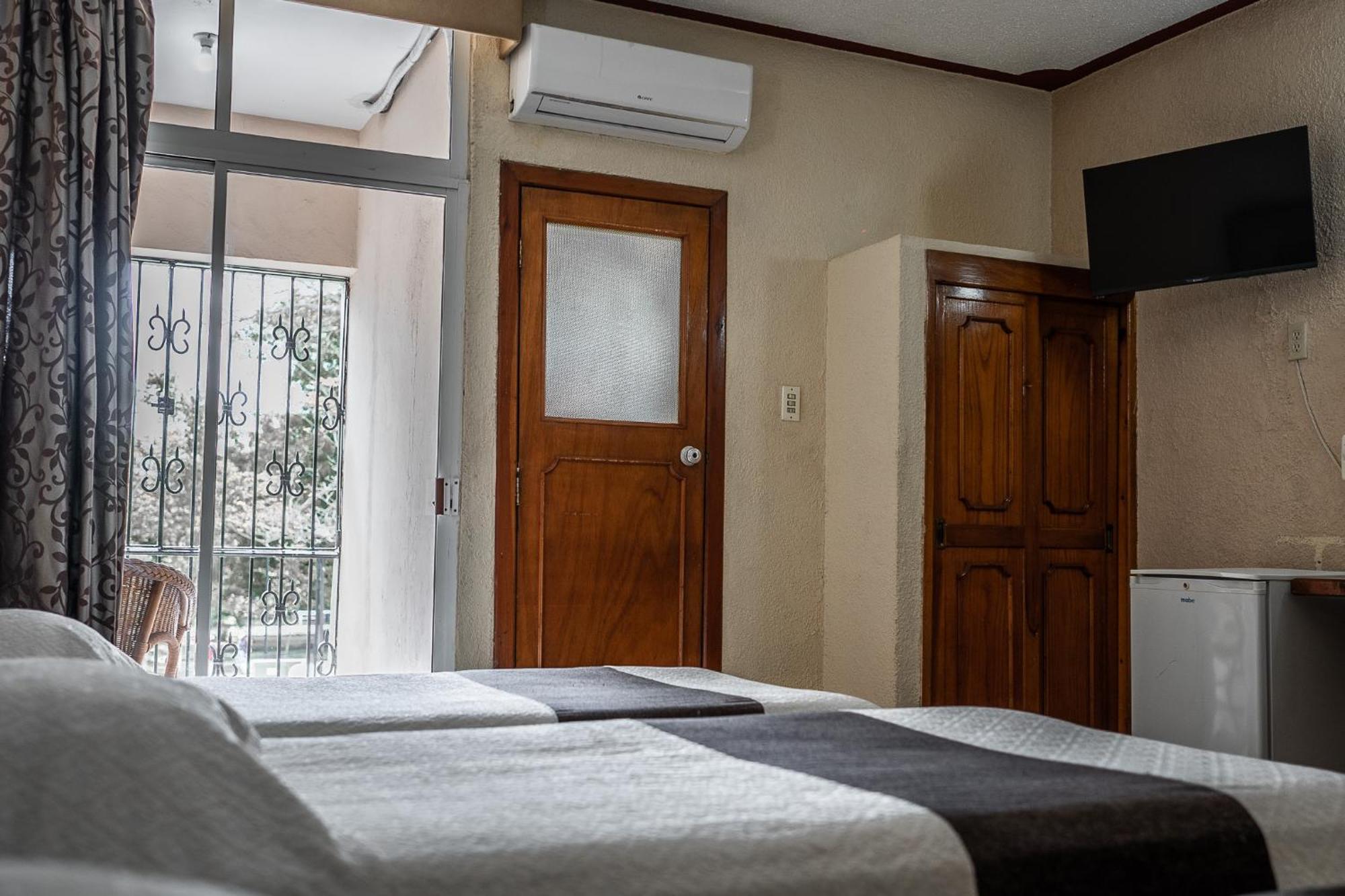 Hotel Maria De La Luz Valladolid  Ngoại thất bức ảnh