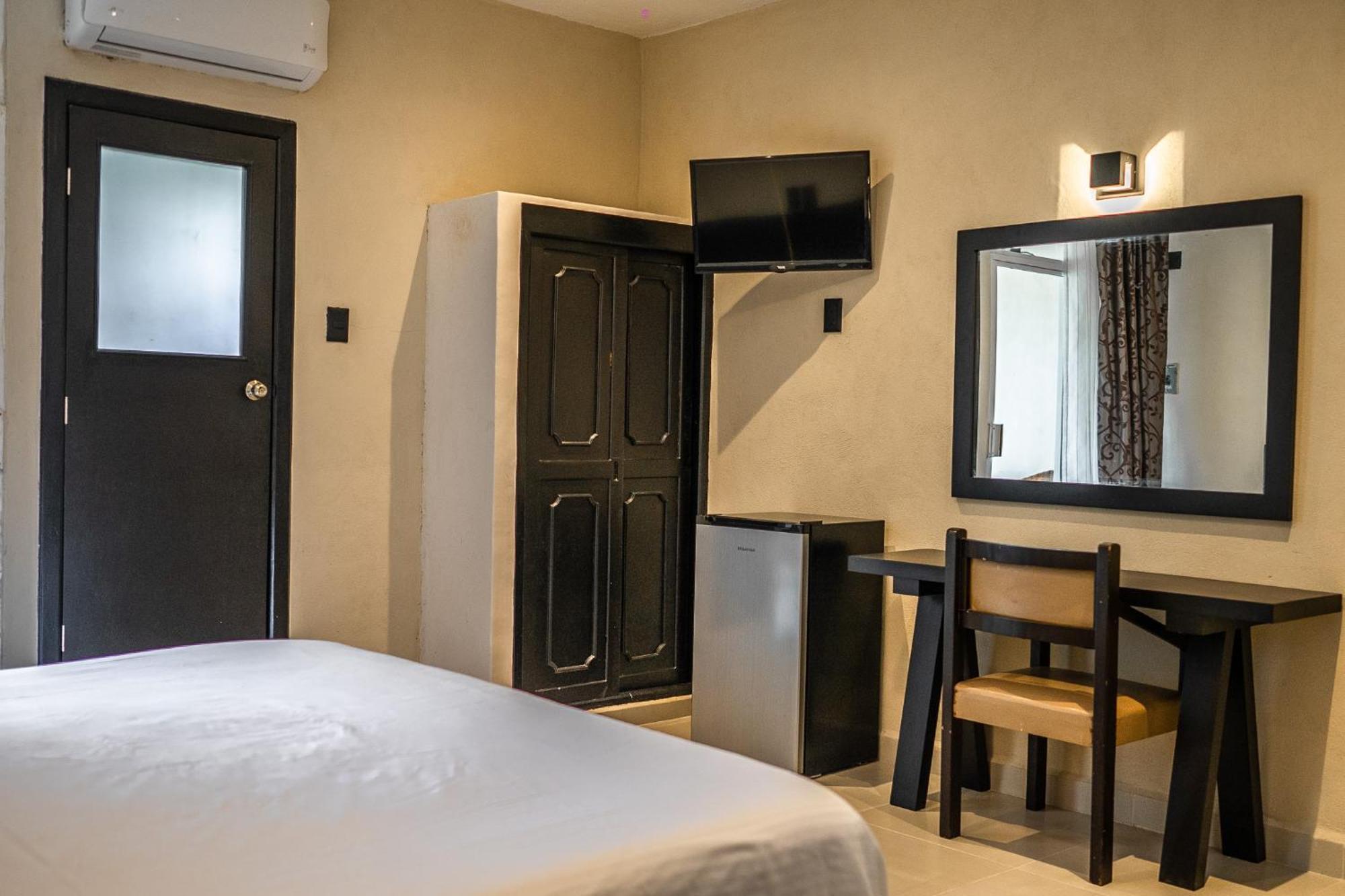 Hotel Maria De La Luz Valladolid  Ngoại thất bức ảnh