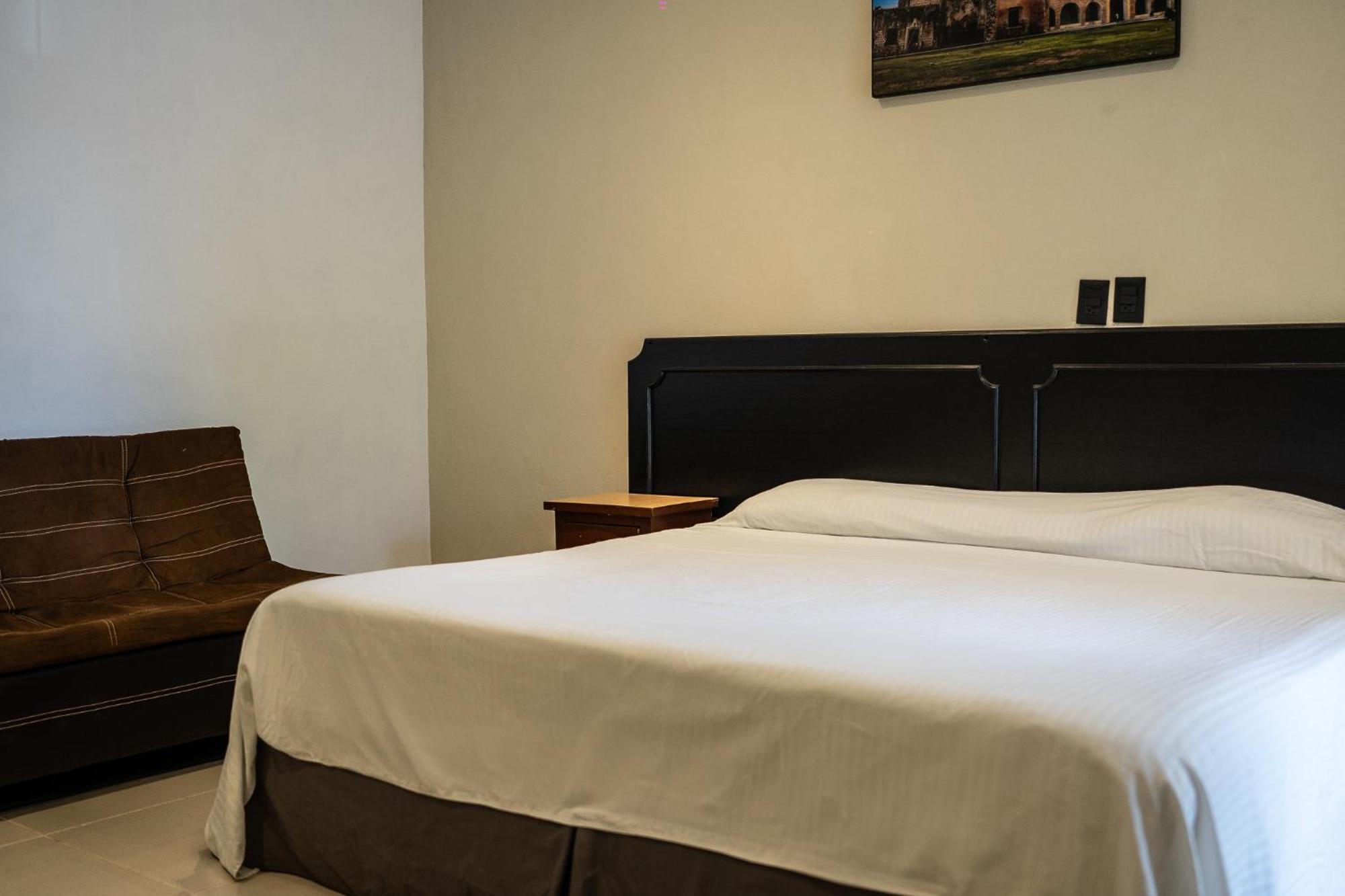 Hotel Maria De La Luz Valladolid  Ngoại thất bức ảnh